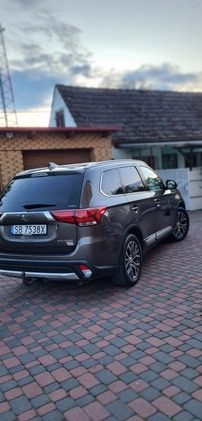 Mitsubishi Outlander cena 95000 przebieg: 69000, rok produkcji 2017 z Świdwin małe 67